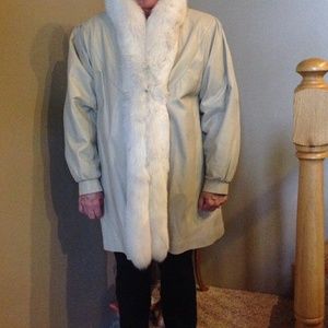 Ladies leather coat with fox trim